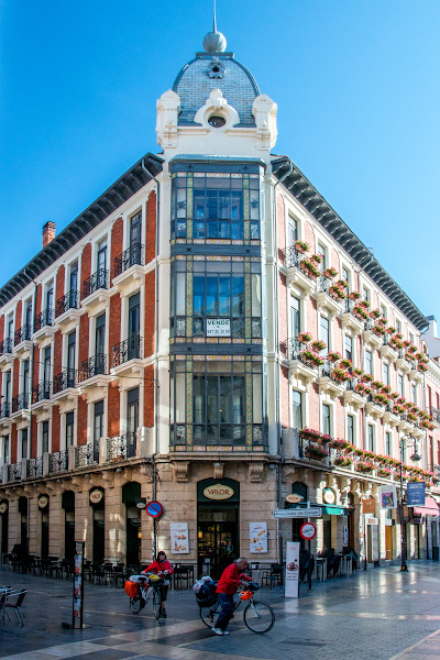 ���� (Leon)