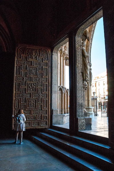 ���� (Leon)