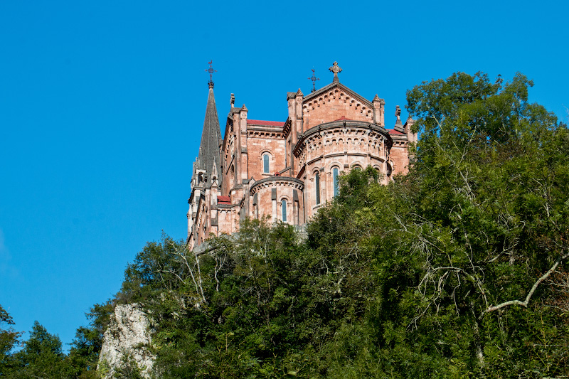 Covadonga Basilica - ��������� (Covadonga)