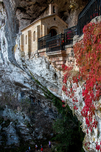 Holy Cave of Covadonga - ��������� (Covadonga)