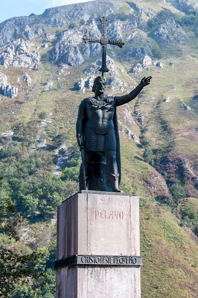 Estatua Del Rey Pelayo - ��������� (Covadonga)