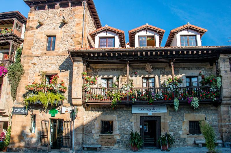 �������� (Comillas)